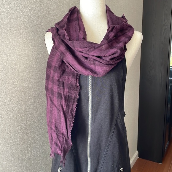 Burberry Nova Check Print Fringed Scarf - Picture 2 of 5